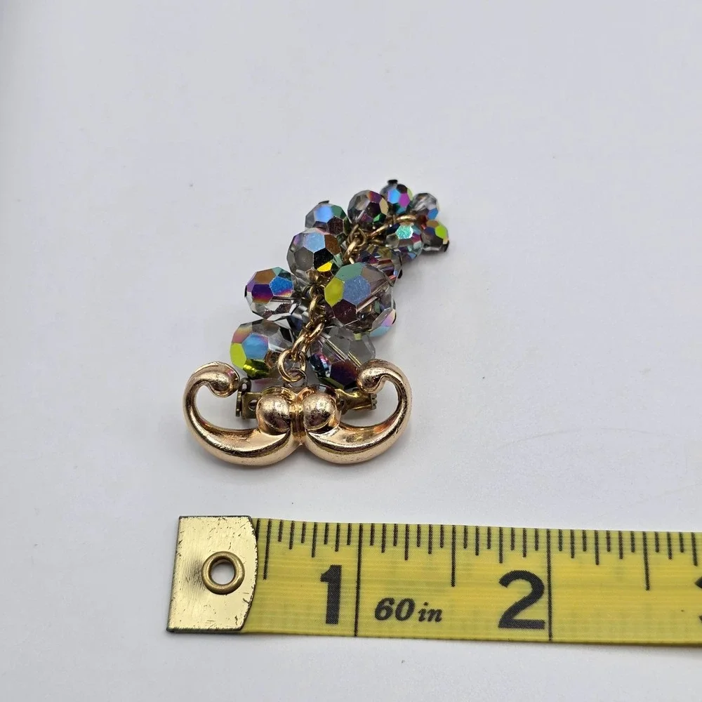 Vintage Grape Cluster Brooch Pin Gold Tone Iridescent Crystal Dangle Chandelier‎